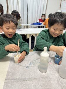 小さな森の学童の児童の様子