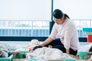 株式会社アンジェリカが運営する保育園の保育士の様子