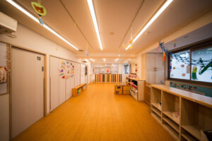 株式会社SHINKS-Kが運営するこもれび保育園の内観