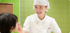 株式会社ポピンズエデュケアの保育所で働く栄養士の方の様子